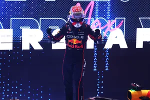 Verstappen bất ngờ lên ngôi ở Qatar