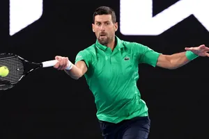 Djokovic thắng trận thứ 100 ở AO