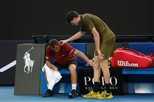 Sinner sang an ủi đối thủ