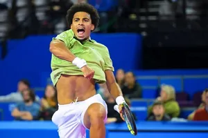 Fils quay trở lại ngoạn mục