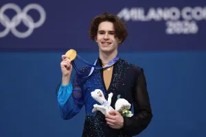 Shaidorov khoe tấm HCV lịch sử