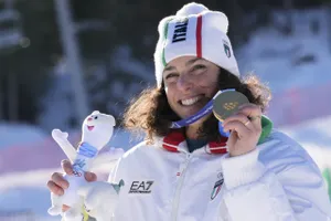 Brignone khoe tấm HCV thứ 2