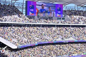 Khán giả đến kín SVĐ Perth trong ngày khai mạc, một tín hiệu lạc quan