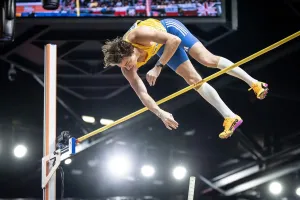 Duplantis qua mức xà phá Kỷ lục đại hội