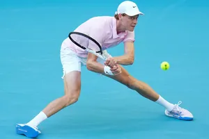 Sinner lọt vào tứ kết