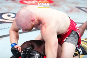 Pyfer thắng TKO Adesanya