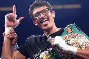 Fundora bảo vệ thành công đai WBC dưới trung