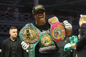 Dubois bảo vệ đai WBC giành thêm đai WBO hạng cân nhẹ nữ