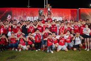 CĐV Arsenal trong buổi offline mới đây