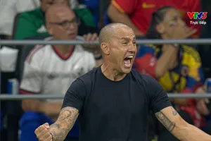 Cannavaro ăn mừng khi Uzbekistan ghi bàn gỡ hòa