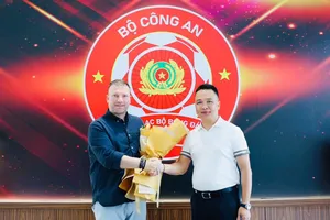 HLV Arthur và Giám đốc điều hành CLB CATPHCM Phạm Minh Anh (Ảnh: Truyền thông CLB)