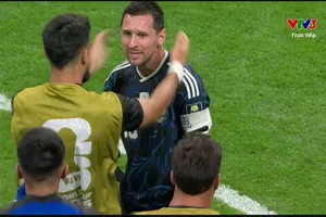 Một ngày bình thường khác của Messi là khi anh lại hủy diệt cả một hệ thống chiến thuật