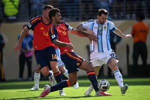 Rodi khiến Messi mờ nhạt trong trận chung kết