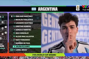 Alvarez trong trận đấu với Tây Ban Nha ở chung kết World Cup