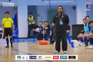 HLV trưởng futsal Thái Lan (Ảnh: FB của futsal Thái Lan)