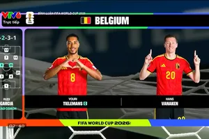 Tielemans (trái) trong trận thắng Senegal ở World Cup