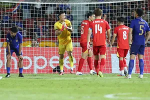 Thủ môn Lê Giang đang chơi rất xuất sắc (Ảnh: Anh Khoa)