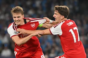 Odegaard trong trận thắng Napoli (Ảnh: THX)