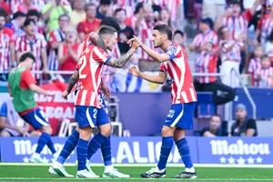 Atletico thắng 10 cầu thủ Real 2-1 (Ảnh: THX)