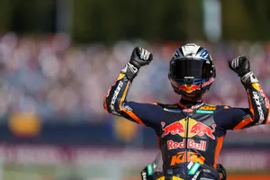 Pedro Acosta của KTM ăn mừng chiến thắng (Ảnh: THX)