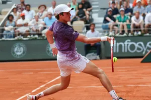 Fonseca trong chiến thắng trước Djokovic ở Roland Garros (Ảnh: THX)