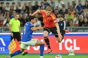 De Bruyne áo đỏ sẽ vắng mặt trận đấu với tuyển Pháp (Ảnh: THX)