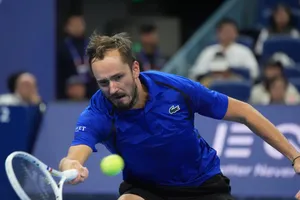 Medvedev bị loại khỏi China Open vì hành vi phản thể thao (Ảnh: THX)