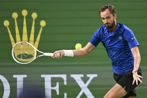 Medvedev sẽ tranh suất bán kết Shanghai Masters vào ngày mai (Ảnh: THX)