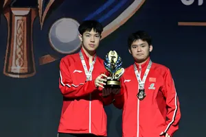 Lin Shidong bên phải và Huang Youzheng giành HCV đôi nam giải bóng bàn vô địch châu Á 2026 (Ảnh: THX)