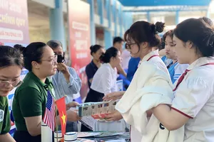 Gần 3.500 học sinh tìm hiểu, chọn nghề cho tương lai