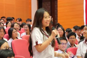 Chương trình "Bí mật tuổi chúng mình" tại Trường Trung học Thực hành - ĐH Sư Phạm TPHCM. Ảnh: THẢO NGỌC