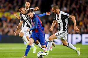 Không còn Leonardo Bonucci (phải), Juventus khó lòng ngăn cản được Leo Messi (Barcelona). Ảnh: Getty Images.
