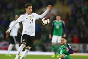 Sebastian Rudy (trái, Đức) mở tỷ số bằng cú sút tuyệt đẹp. Ảnh: Getty Images.
