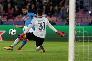 Lorenzo Insigne (trái, Napoli) mở tỷ số trước Manchester City. Ảnh: Getty Images.