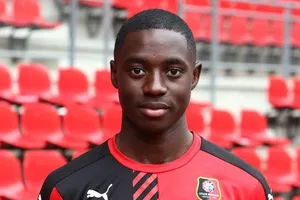 James Lea Siliki nổi danh với những cú tắc bóng gai góc. Ảnh: Getty Images.