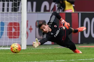 Gianluigi Donnarumma sẽ là người tiếp nối vai trò của Gigi Buffon ở Azzurri. Ảnh: Getty Images.