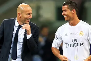 HLV Zinedine Zidane ủng hộ Ronaldo ký hợp đồng mới. Ảnh: Getty Images.