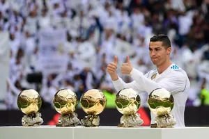 Ronaldo trình làng 5 Quả bóng vàng trên sân Bernabeu. Ảnh: Getty Images.