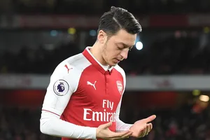 Mesut Oezil sẽ phải chọn lựa bến bờ mới cho mình. Ảnh: Getty Images.
