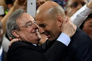 Chủ tịch Florentino Perez tin tưởng tuyệt đối vào Zinedine Zidane. Ảnh: Getty Images.