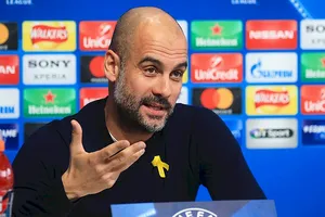 Pep Guardiola trong cuộc họp báo.
