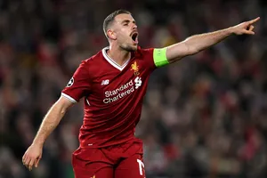 Thủ quân Liverpool Jordan Henderson cảnh giác bài học Barca.