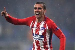 Antoine Griezmann vẫn đang chờ đợi Barcelona.