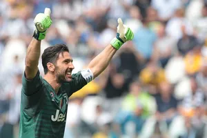Gigi Buffon cần 1 tuần để quyết định.