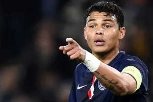 Thiago Silva dọa PSG