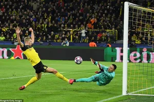 Erling Haaland ghi bàn cho Dortmund