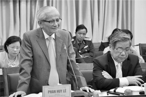 潘輝黎教授、人民教師會上發表意見。