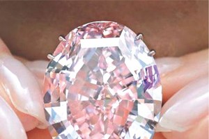 “粉紅之星”鑽石拍賣價格破紀錄