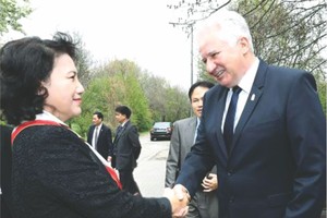 匈牙利國會副主席伊什特萬‧雅各布 歡迎國會主席阮氏金銀。