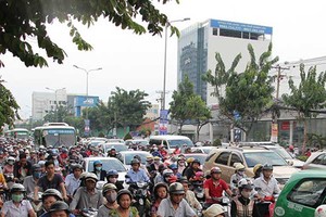 新平郡共和街高峰時段的交通擁堵情況。